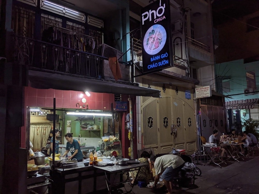 pho chua thanh from the outside